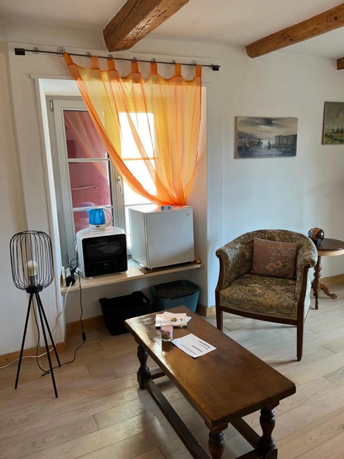 Chambre Papillon Avec Acces Terasse ラ・ヌーヴヴィル エクステリア 写真