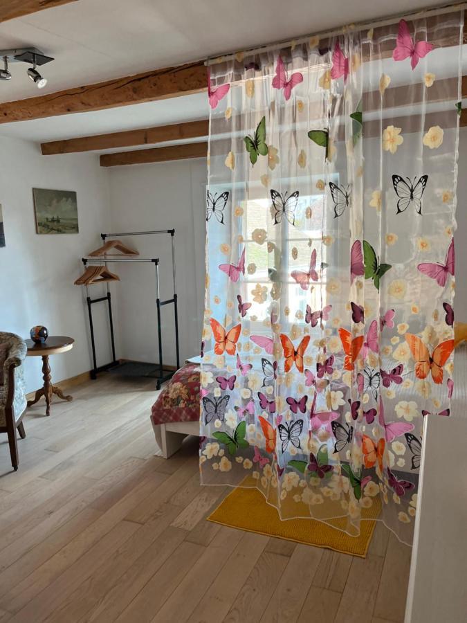Chambre Papillon Avec Acces Terasse ラ・ヌーヴヴィル エクステリア 写真