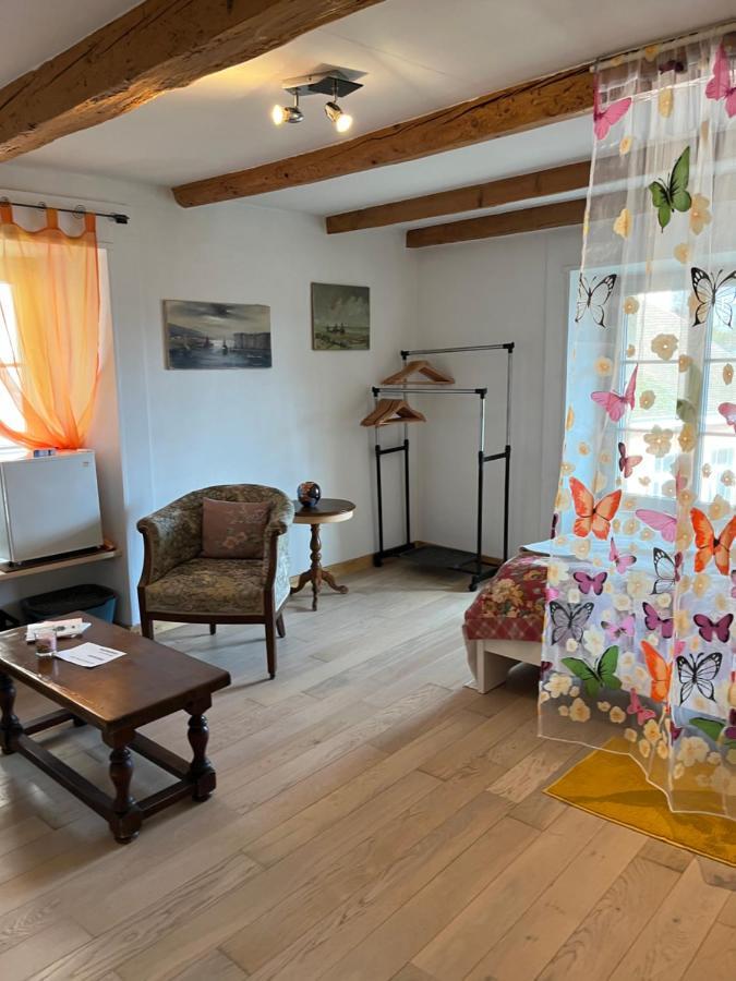 Chambre Papillon Avec Acces Terasse ラ・ヌーヴヴィル エクステリア 写真