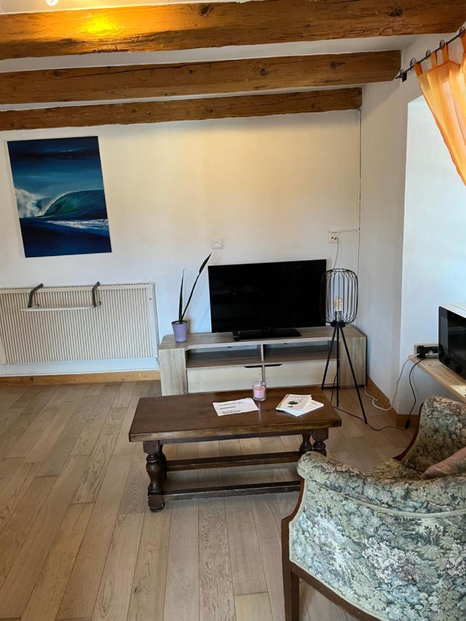 Chambre Papillon Avec Acces Terasse ラ・ヌーヴヴィル エクステリア 写真